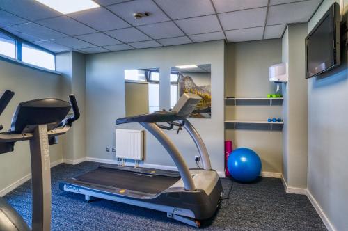 a gym with a treadmill and a exercise bike at Ibis Częstochowa in Częstochowa
