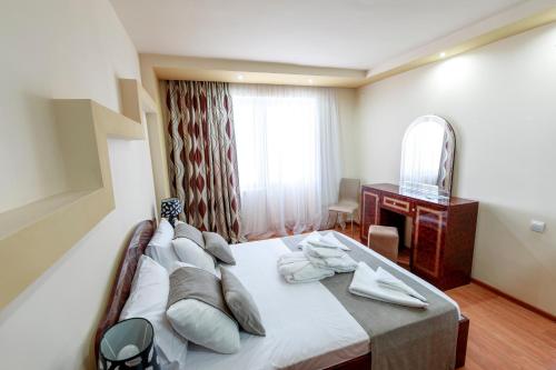 Katil atau katil-katil dalam bilik di Kolkhida Resort & Spa