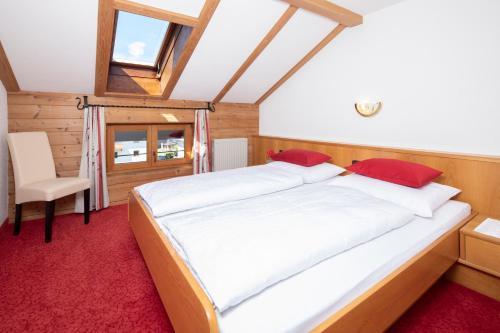 Postel nebo postele na pokoji v ubytování Haus Konrad