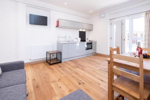 Birch – Three Tuns Apartments – Photos 3