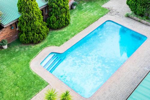 an overhead view of a swimming pool in a yard at Elgro Hotel Potchefstroom in Potchefstroom