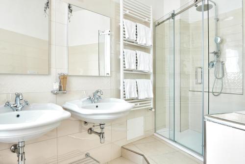 a bathroom with two sinks and a shower at Villa Royal in Florence