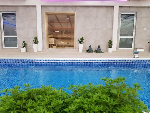 a swimming pool in front of a building at Willa Rawia 2 in Rewal