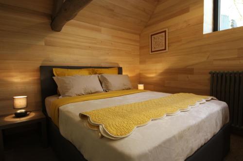Monyoya ,site exceptionnel au coeur des Pyrénées tesisinde bir odada yatak veya yataklar