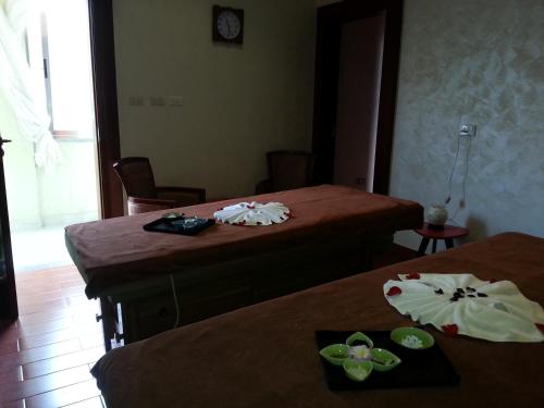 Een bed of bedden in een kamer bij Grand Eliana Hotel Conference & Spa