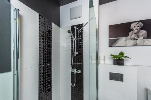 a bathroom with a shower with a glass door at APARTAMENT NIKOLA in Gdańsk