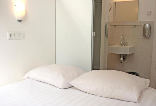 Säng eller sängar i ett rum på MAX Hotel Amsterdam