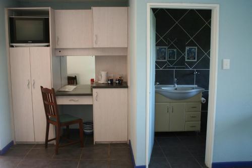 Η κουζίνα ή μικρή κουζίνα στο Columbus Guest House