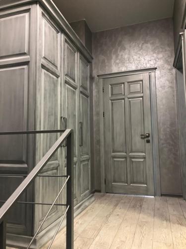 an empty room with a door and a staircase at Грибовка Апартаменты 134 - 137 Black Sea Bugaz in Gribovka
