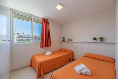 Posteľ alebo postele v izbe v ubytovaní Rentalmar Navarra family suites