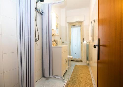 A bathroom at Etna Sunshine