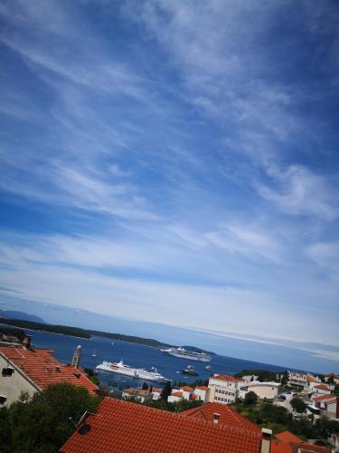 APARTMANI KREŠIĆ 1 HVAR