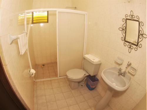 Bathroom sa Quinta Comala Hotel & Villas