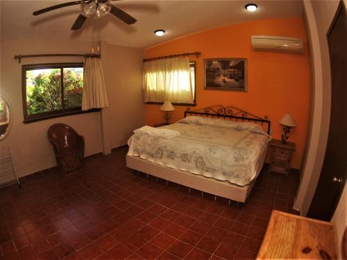 Quinta Comala Hotel & Villas tesisinde bir odada yatak veya yataklar