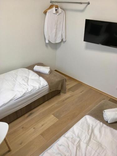 a bedroom with a bed and a flat screen tv at Apartament 212 in Klikuszowa