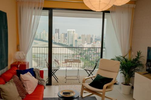 Un lugar para sentarse en The Landmark Condo, by Sanguine