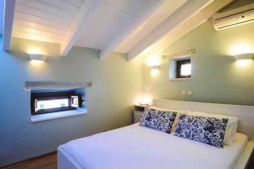 Кровать или кровати в номере Nafsika Apartment by PaxosRetreats