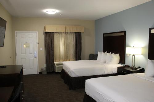 A bed or beds in a room at Horizon Inn & Suites