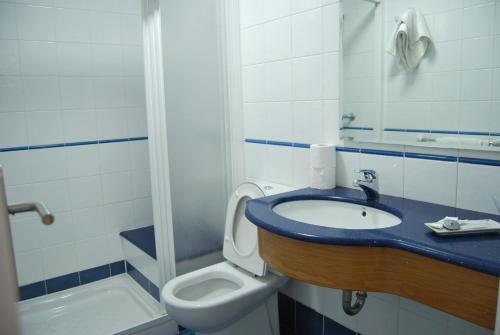 a bathroom with a sink and a toilet at Hotel Restaurante Elisardo in Noya