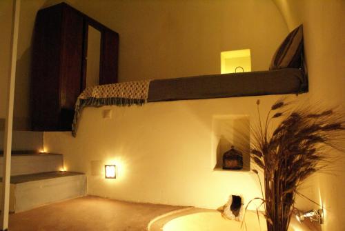 Habitación con litera en la pared en Celestia Traditional Houses, en Keramoto
