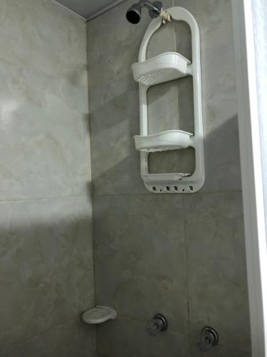 a bathroom with a shower with a shower seat at Tropical Dreams in San Andrés