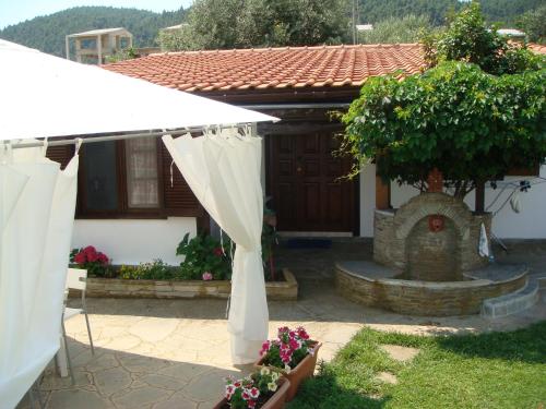 Φωτογραφία από το άλμπουμ του Jenny's Garden στη Βουρβουρού