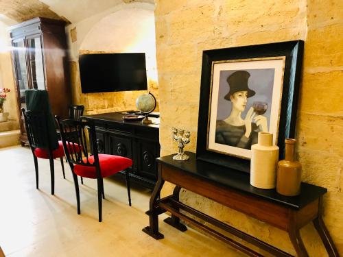 a room with a painting of a woman with a hat at Ponticelli B&B Boutique in Gravina in Puglia