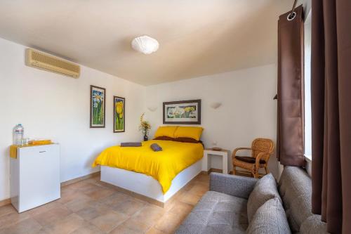 En eller flere senger på et rom på Casa dos Ninos