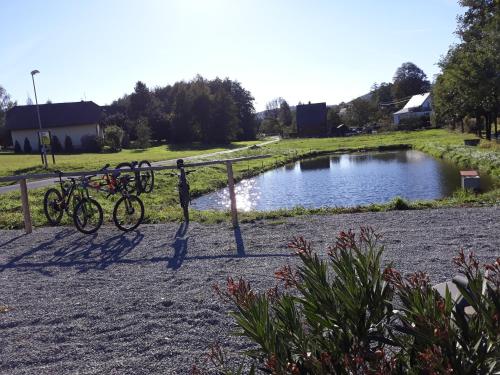 a couple of bikes parked next to a pond at Rychlebská bašta in Černá Voda