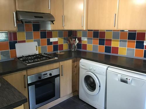 a kitchen with a washing machine and a washer at Mas Graffouil in Prats-de-Mollo-la-Preste