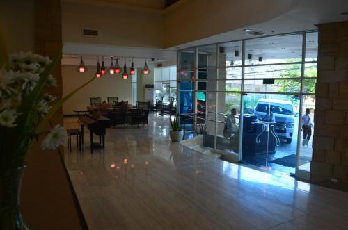 a lobby of a building with a dining area and tables at El Cielito Inn - Sta. Rosa in Santa Rosa