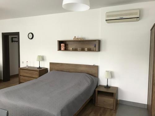 Кровать или кровати в номере Grocka Apartmani & rooms