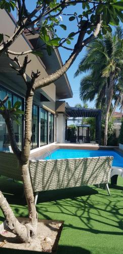 Πισίνα στο ή κοντά στο Banamphur Pool Villa