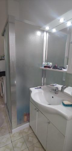 Koupelna v ubytování CozyandConfortable