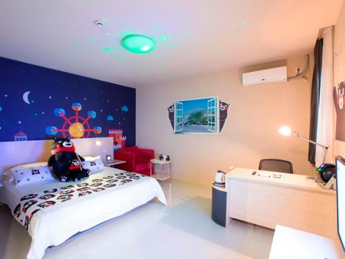a bedroom with a large bed and a wall with a star at Jinjiang Inn Dalian Lianhe Road in Dalian