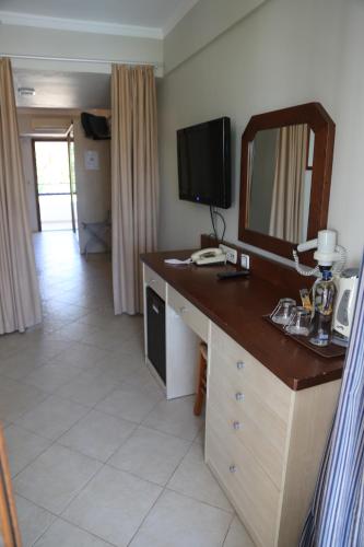 A television and/or entertainment centre at UzHan Beach Hotel