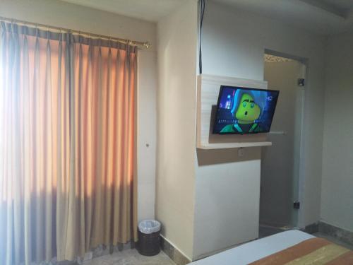 Μια τηλεόραση ή/και κέντρο ψυχαγωγίας στο Hotel Grand Rosela