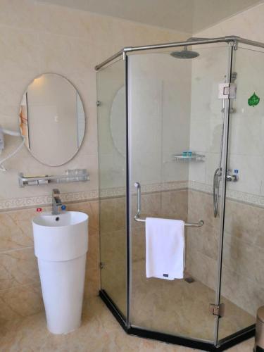 Bagno di Happy Dragon Alley Hotel-In the city center close to the subway&free coffe laundry Fluent English speaking,Tourist attractions ticket service&food recommendation,Near Tian Anmen Forbiddencity,Near Lama temple,Easy access to the airport