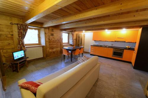 a living room with a couch and a table at Vieilles Maisons D'Introd in Introd