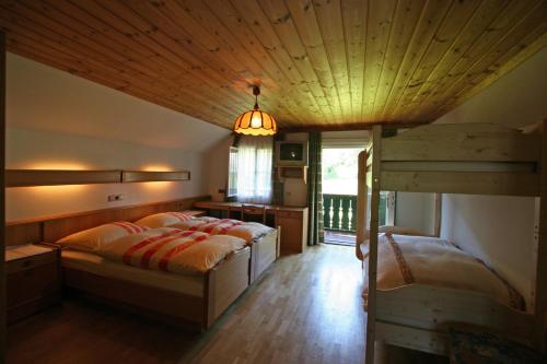A bed or beds in a room at Ferienhaus Meissnitzer