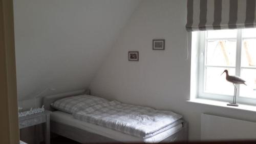 Tempat tidur dalam kamar di Ferienhaus Auszeit