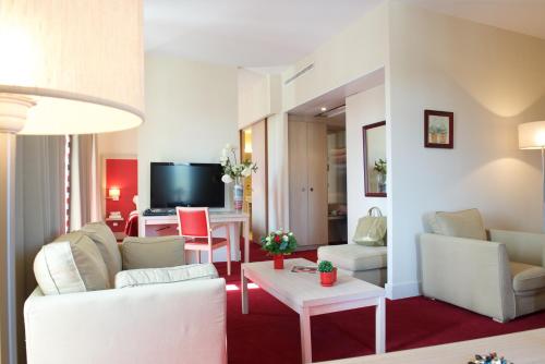 Μια τηλεόραση ή/και κέντρο ψυχαγωγίας στο Hôtel du Parc