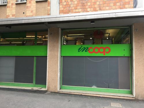 a store window with an inoop sign on it at Tra S.Orsola e Fiera in Bologna