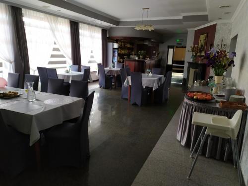 Restoran atau tempat lain untuk makan di Hotel Bursztynowy