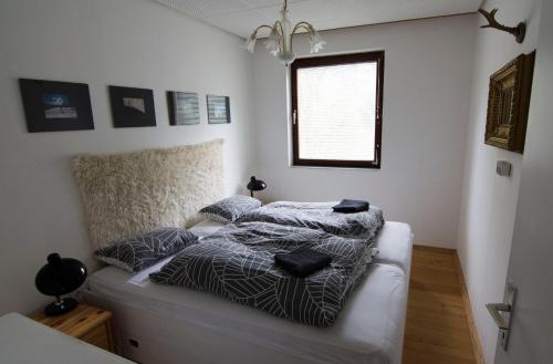a bedroom with two beds and a window at Nordwand Apartment in Tauplitz