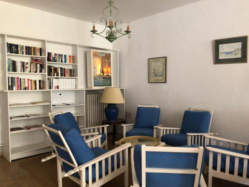 Posezení v ubytování Le Manoir de Port-Cros