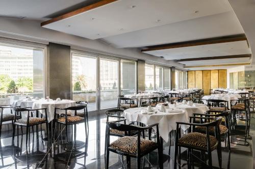 Reštaurácia alebo iné gastronomické zariadenie v ubytovaní Hotel Florida