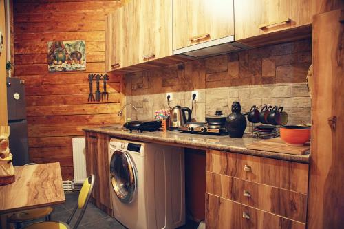 Η κουζίνα ή μικρή κουζίνα στο City Guli Hostel