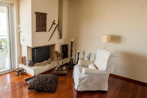 Family getaway, spacious and luxurious, sea view, terrace, 5 minutes from Voula beach, 30min from Athens center