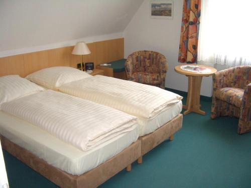 Una cama o camas en una habitación de Hotel Ohrberg